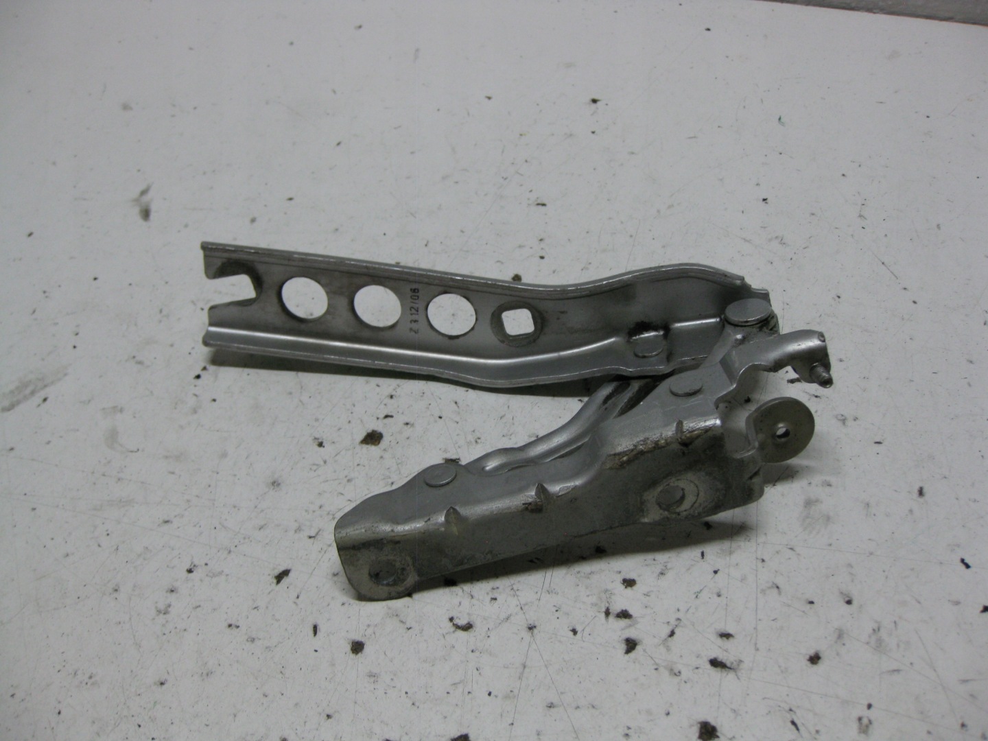 SKODA OCTAVIA II 2.0 TDI 06R hinge bonnets left right KOMPLET