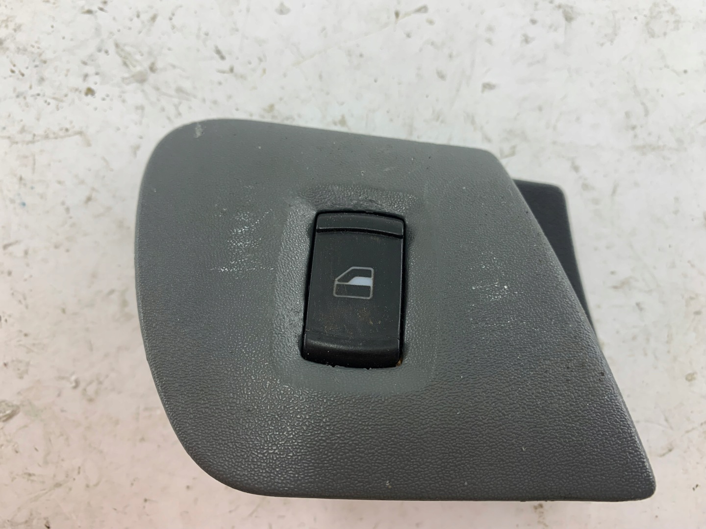 SKODA OCTAVIA and switch PANEL of the window right front 1U1867186A