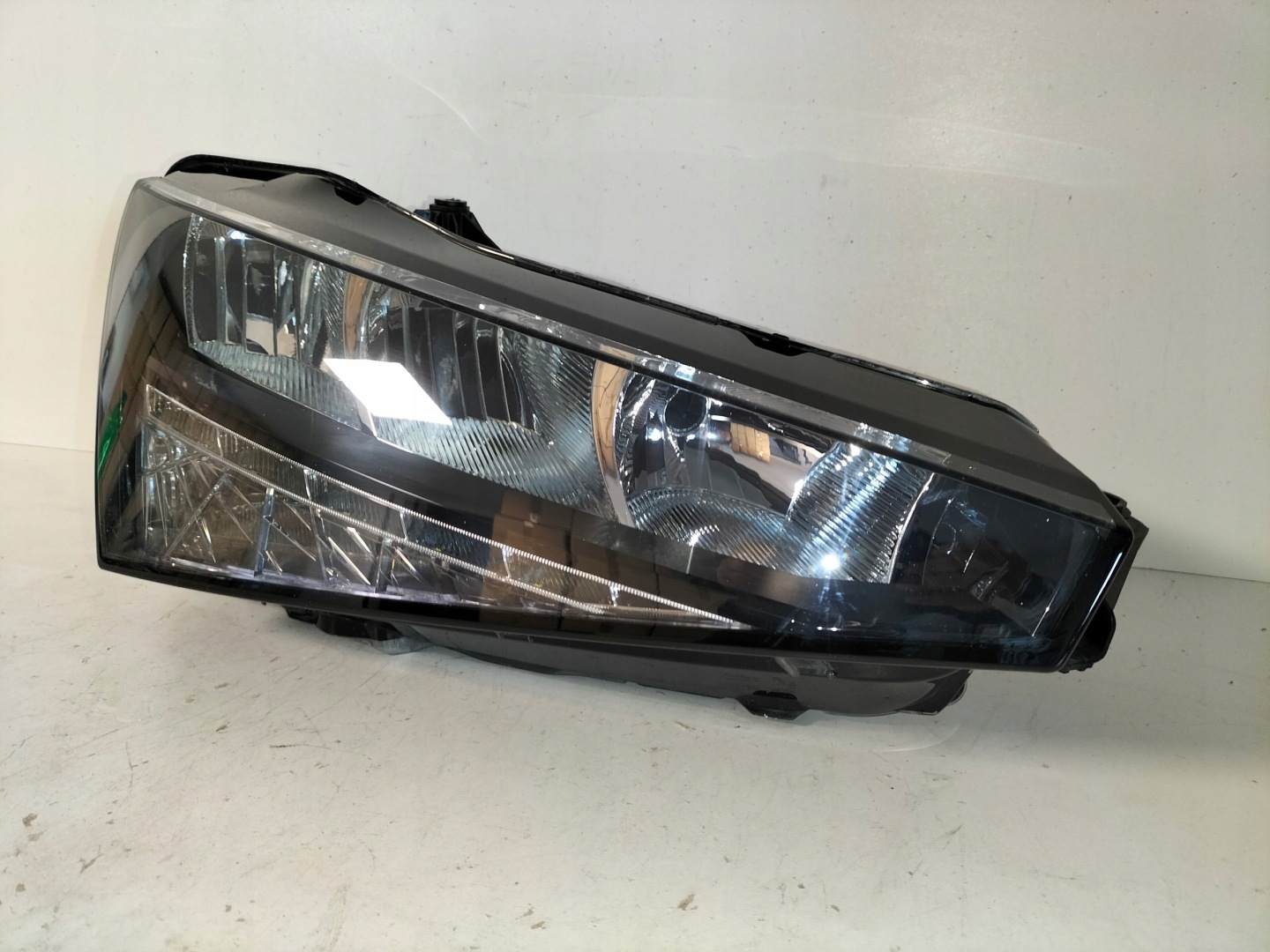 light front reflektor right SKODA SCALA 19- below zarowke H7+LED