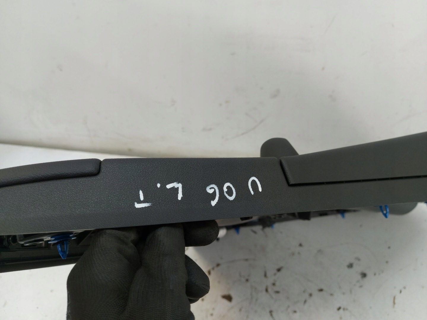 BMW U06 200i upholstery side door rear part left