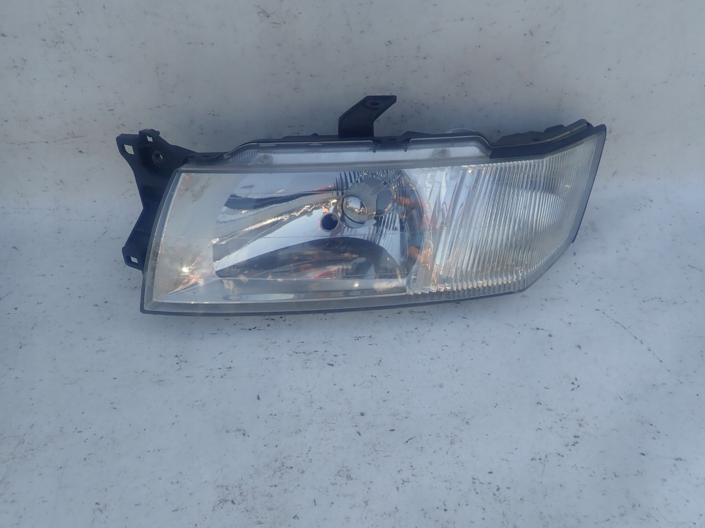 MITSUBISHI SPACEWAGON light front front left