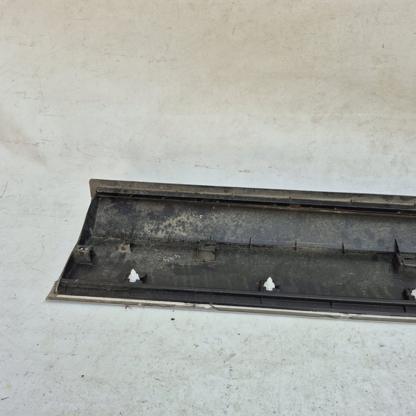 VW TIGUAN II 2 16-24 moulding cap door right front