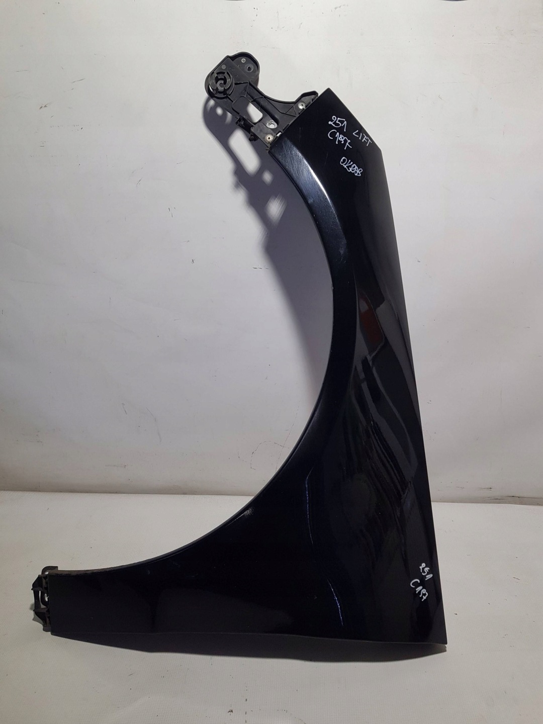 fender left front front Mercedes R W251 LIFT C197 197