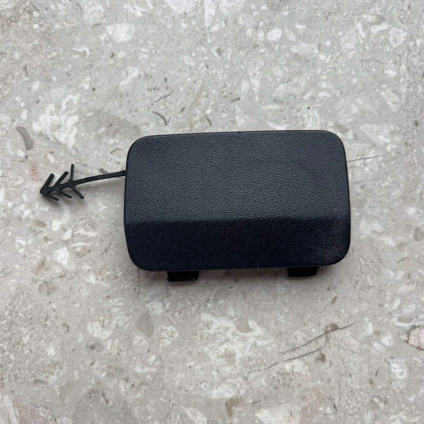 AUDI Q3 15- Abschleppöse der Stoßstange links heck 8U0807441F