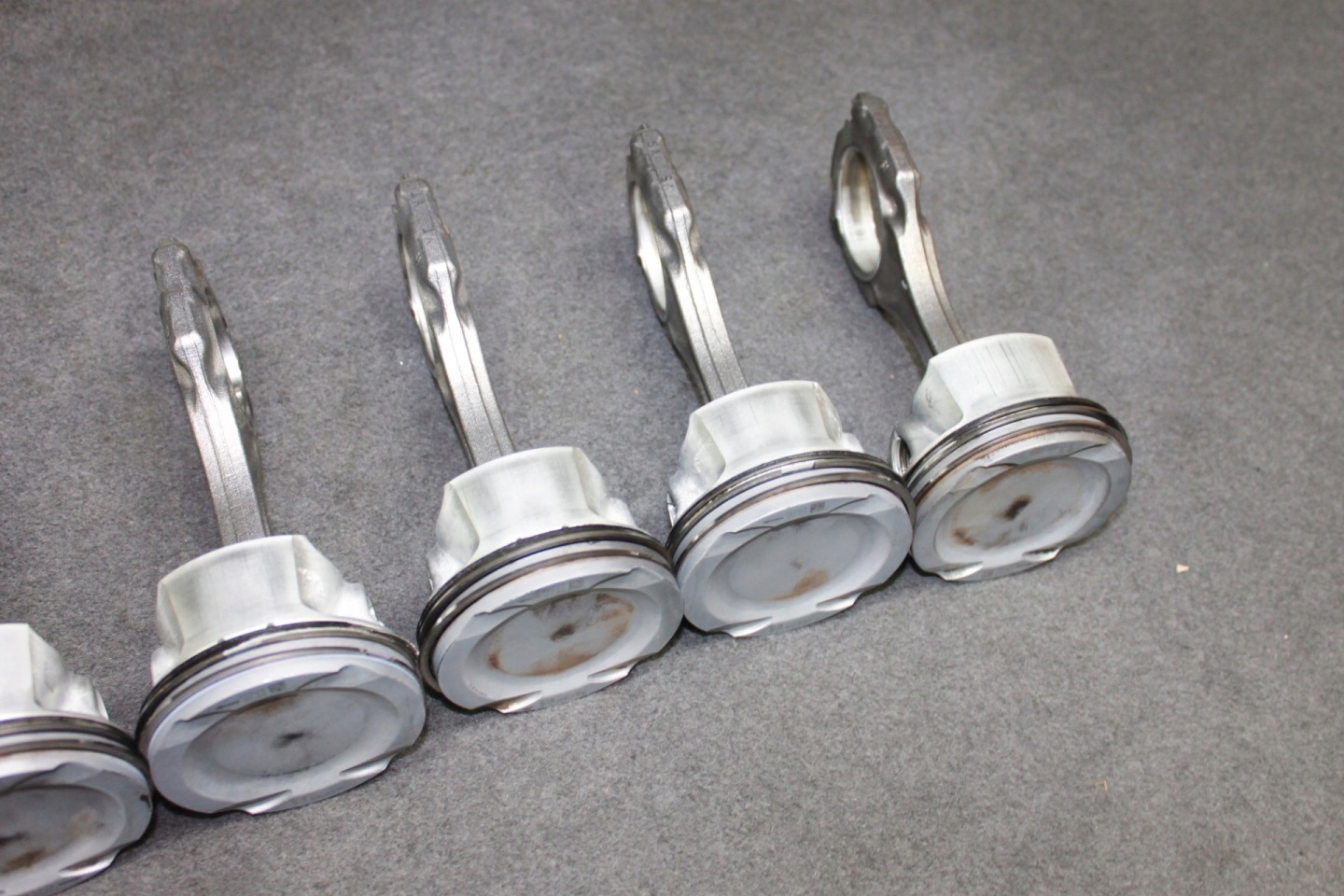 BMW X5M E70 X6M E71 5.0i S63B44A piston connecting rod 7598207