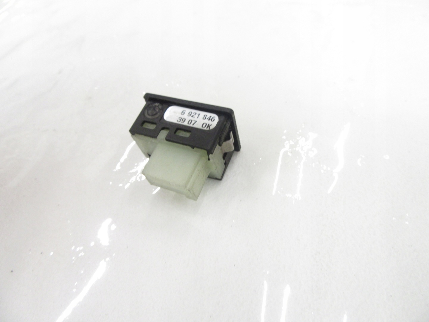 button switch bonnet boot BMW e60 e61 e81 87 e90 e91 F10 F20 F30