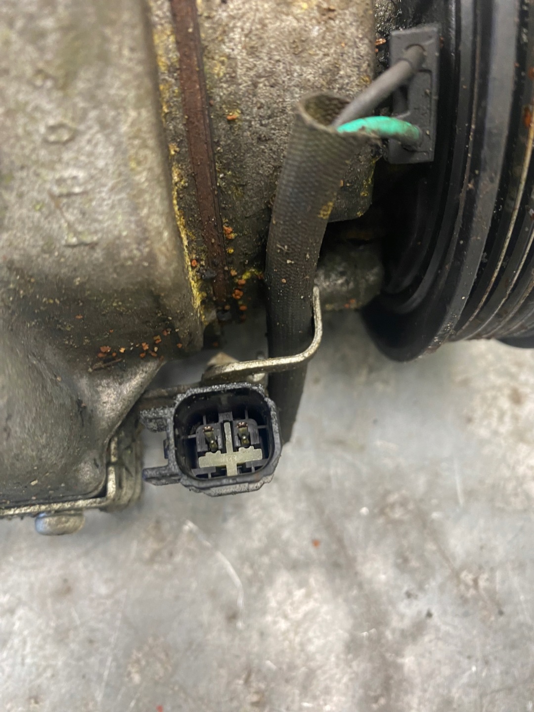 FORD KA + plus 1.2 compressor; compressor of the air conditioning G1B1-19D629-AA