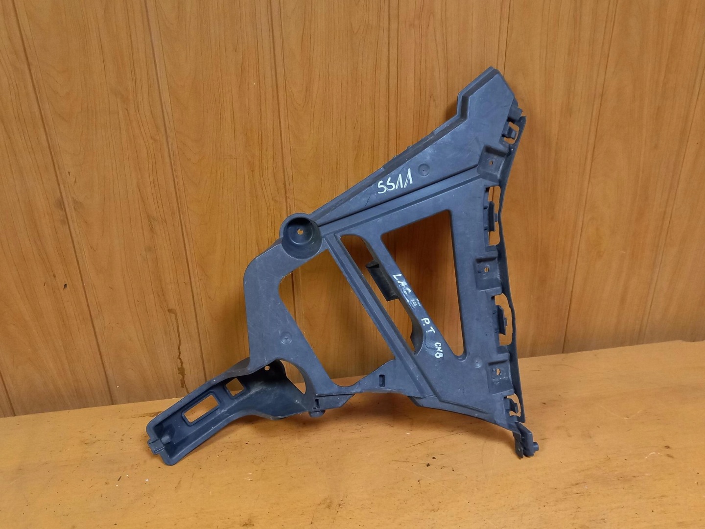 bumper bracket right rear part RENAULT LAGUNA III HB 850440001R