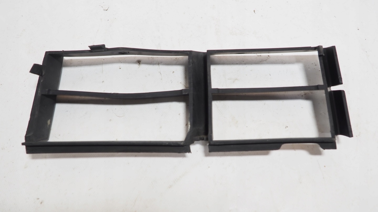 BMW 5 E39 grid of a bumper left front 8235673