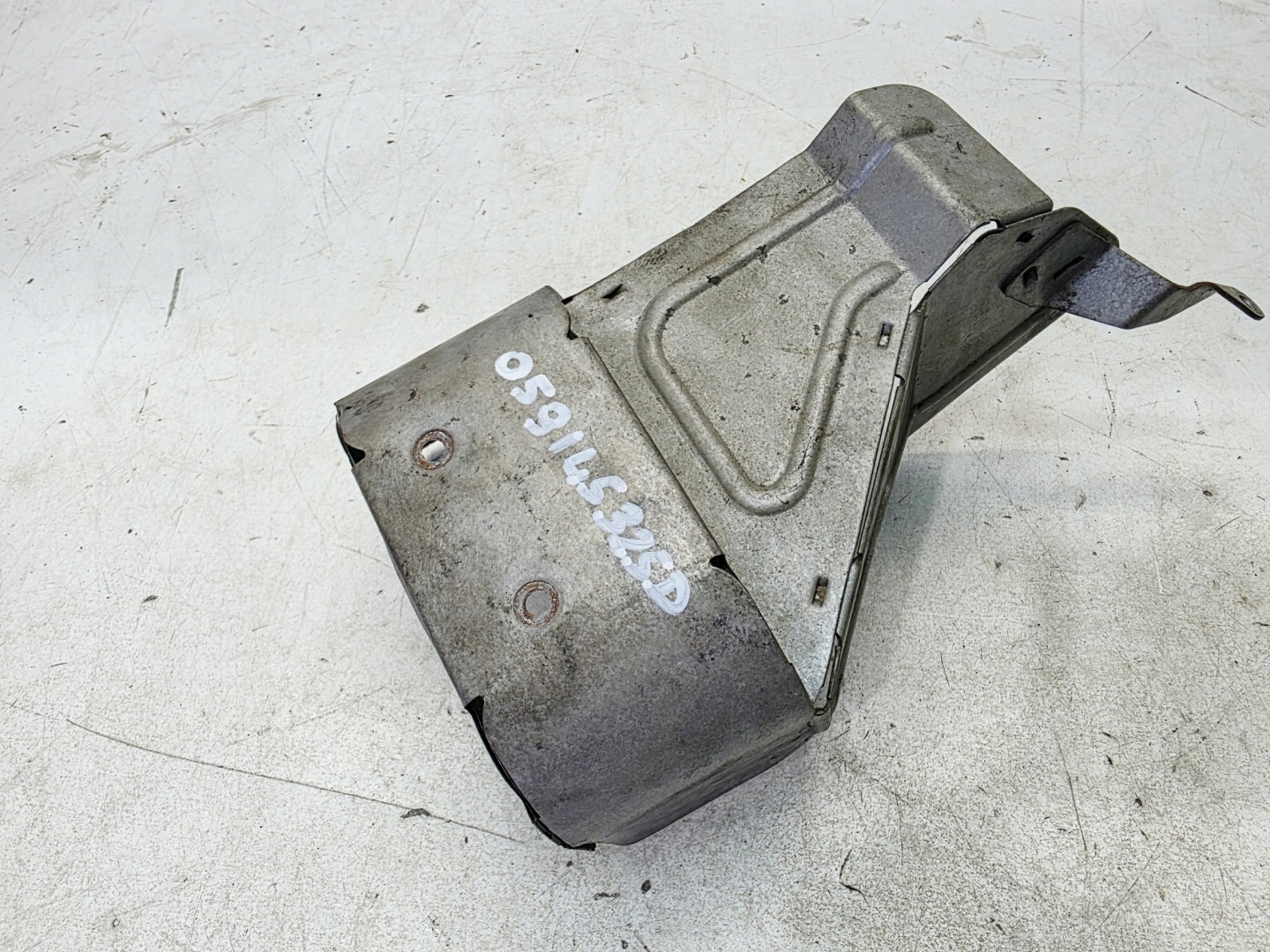 Blende Abdeckung TERMICZNA turbo AUDI A4 B7 3.0 TDI 059145323D