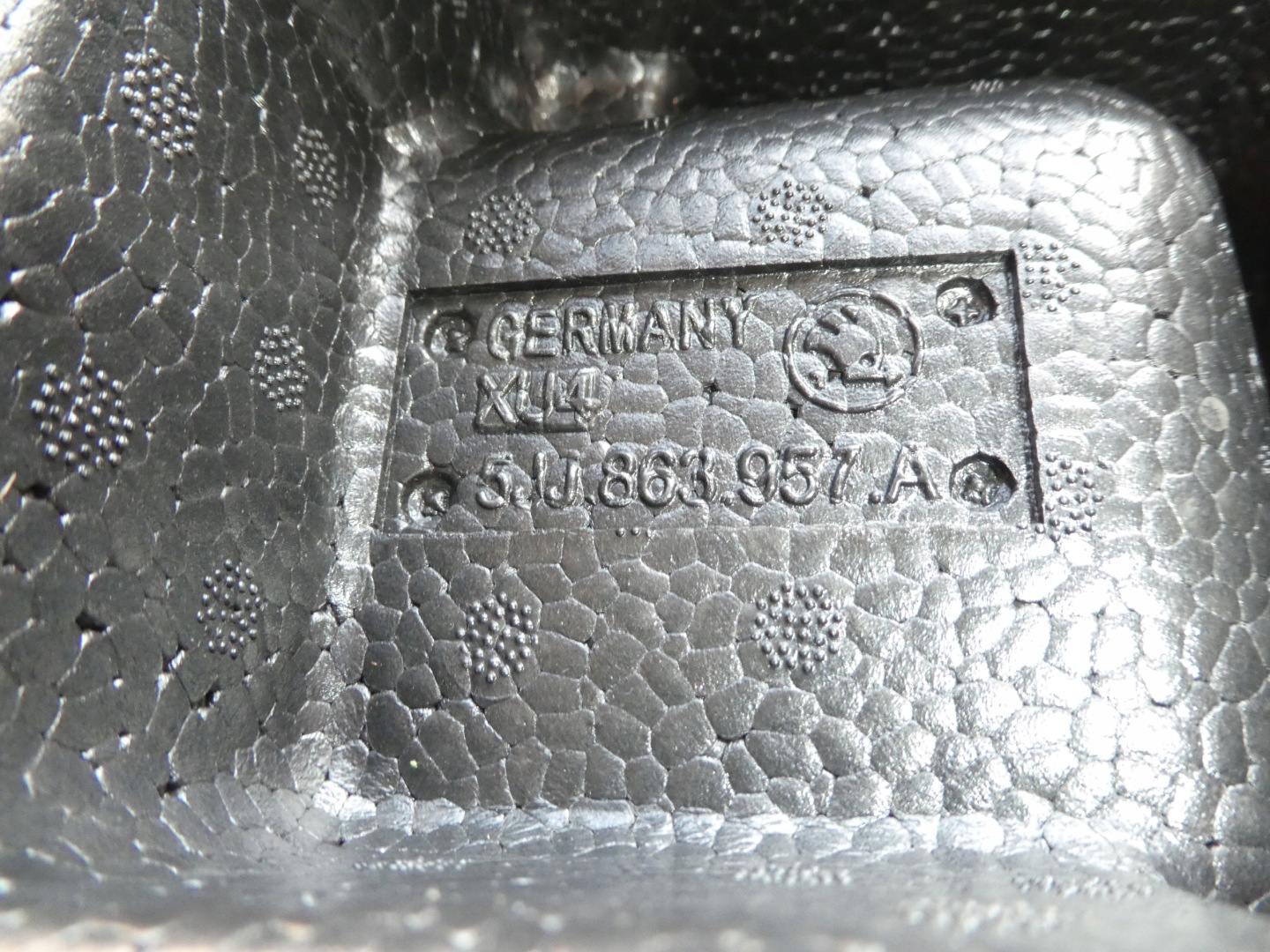 polystirene boot 5JJ863957A SKODA RAPID