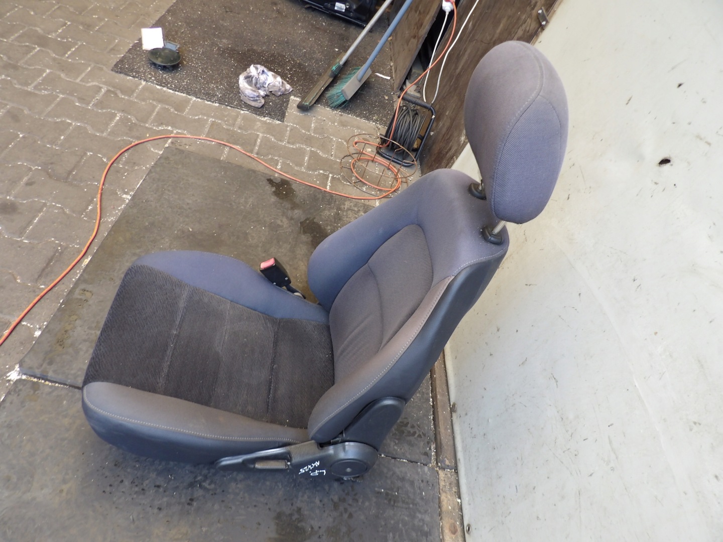 Mazda MX5 II seats front