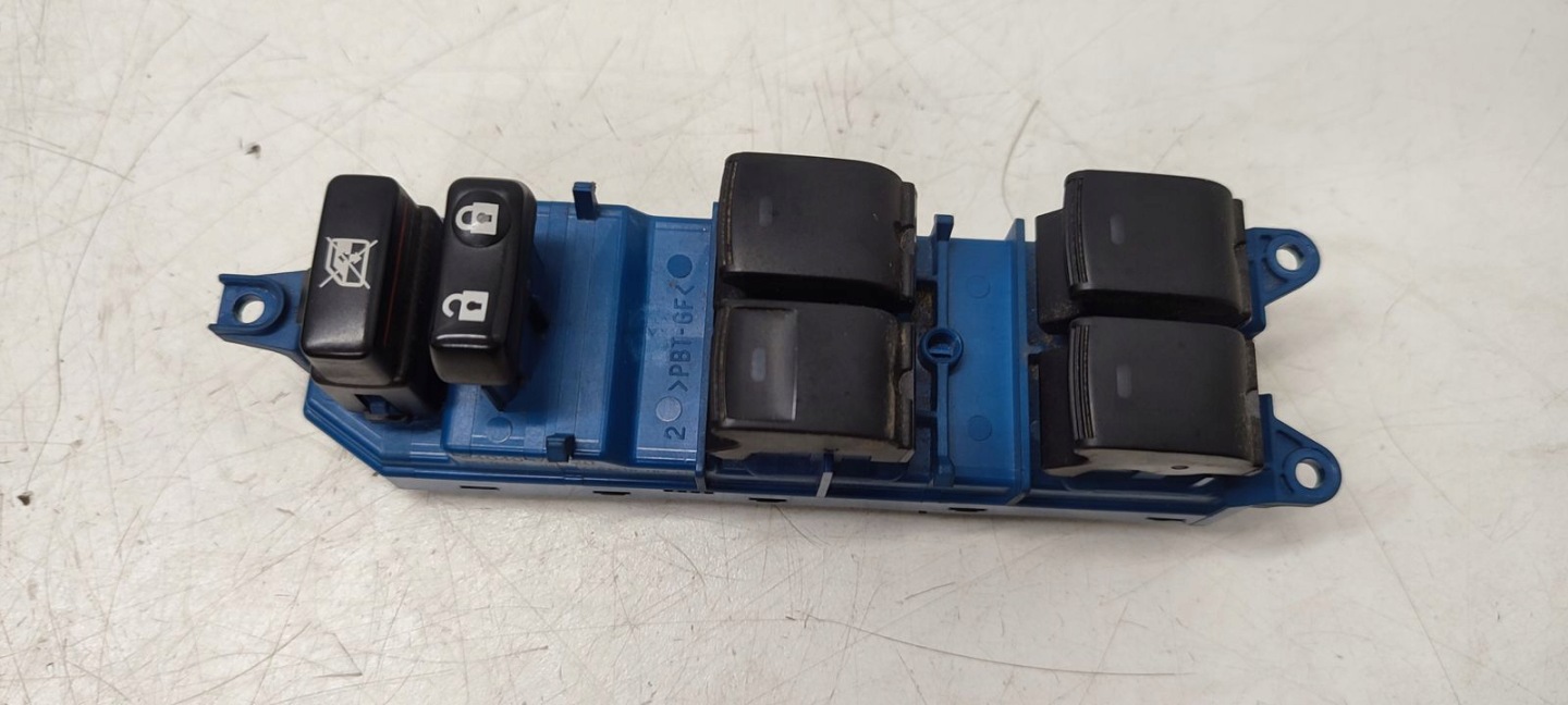 Panel vitre bouton Toyota Avensis T27