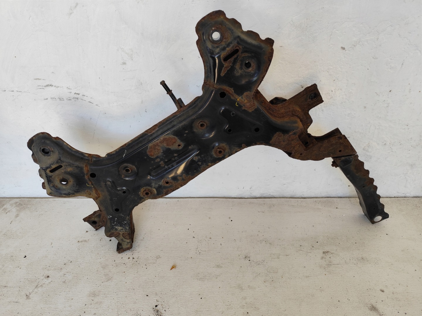 KIA VENGA 2016 axle beam subframe of the engine