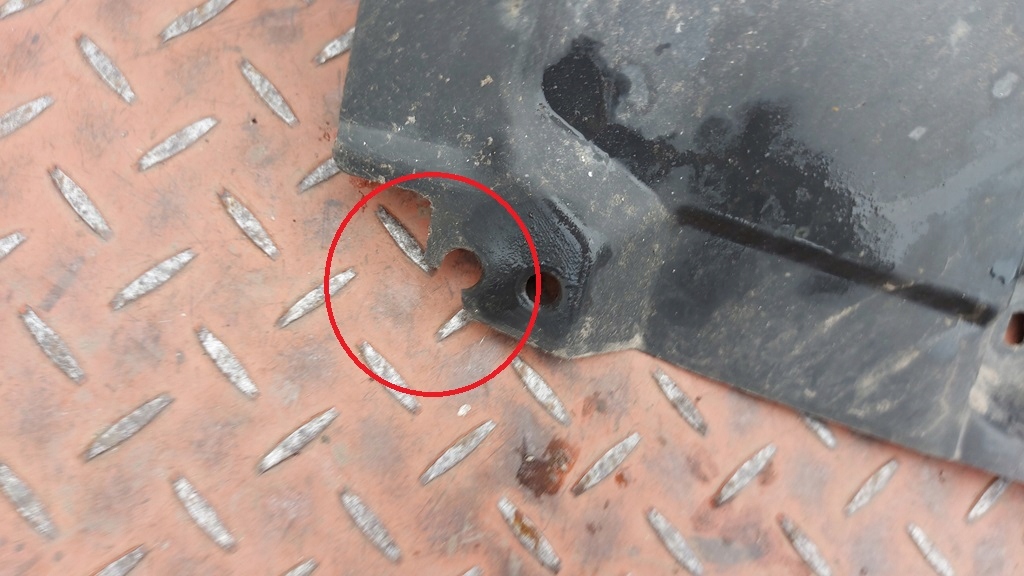 motor cover lower left TOYOTA COROLLA VERSO 04