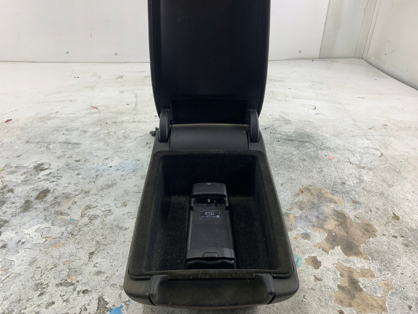 AUDI A6 C6 armrest passenger compartment