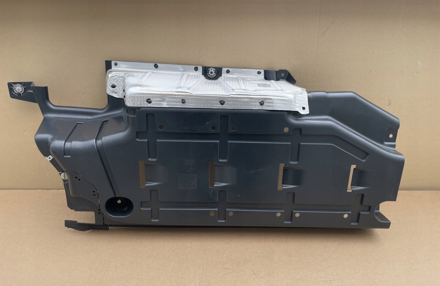cover chassis 7LA825206E VW T6.1 MULTIVAN 2019- as new original