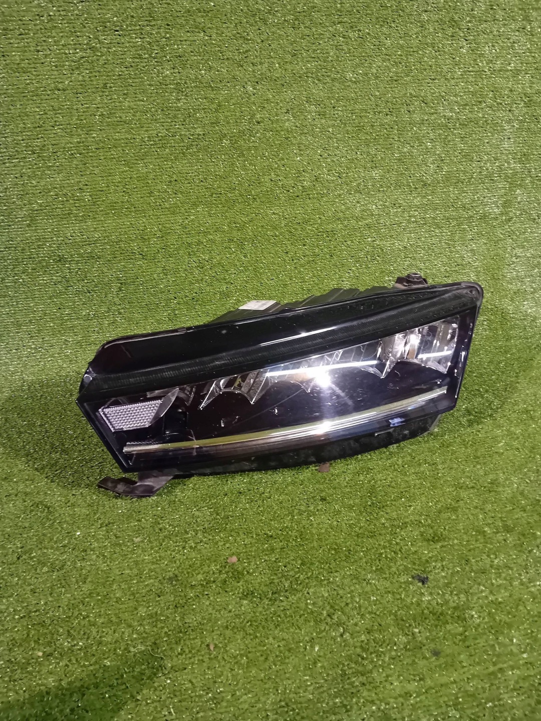 REFLEKTOR links vorne SKODA OCTAVIA IV 20 - FULL LED NR.835