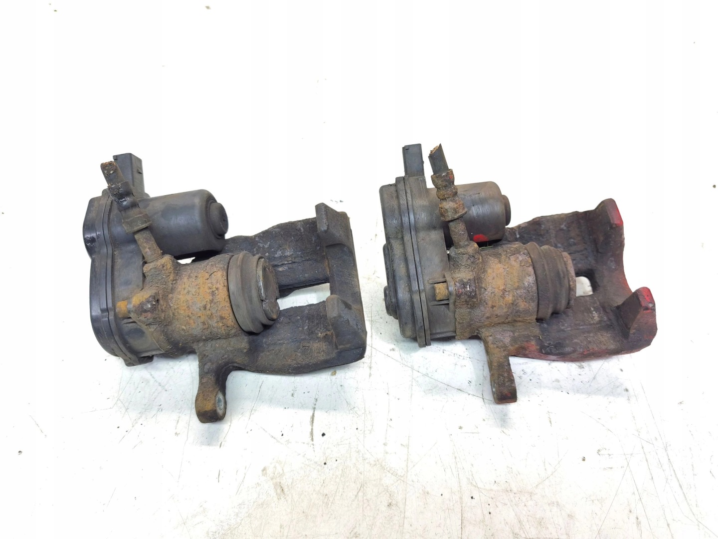 caliper brake electrical right rear part AUDI A4 B8 A5 8T Q5 8R