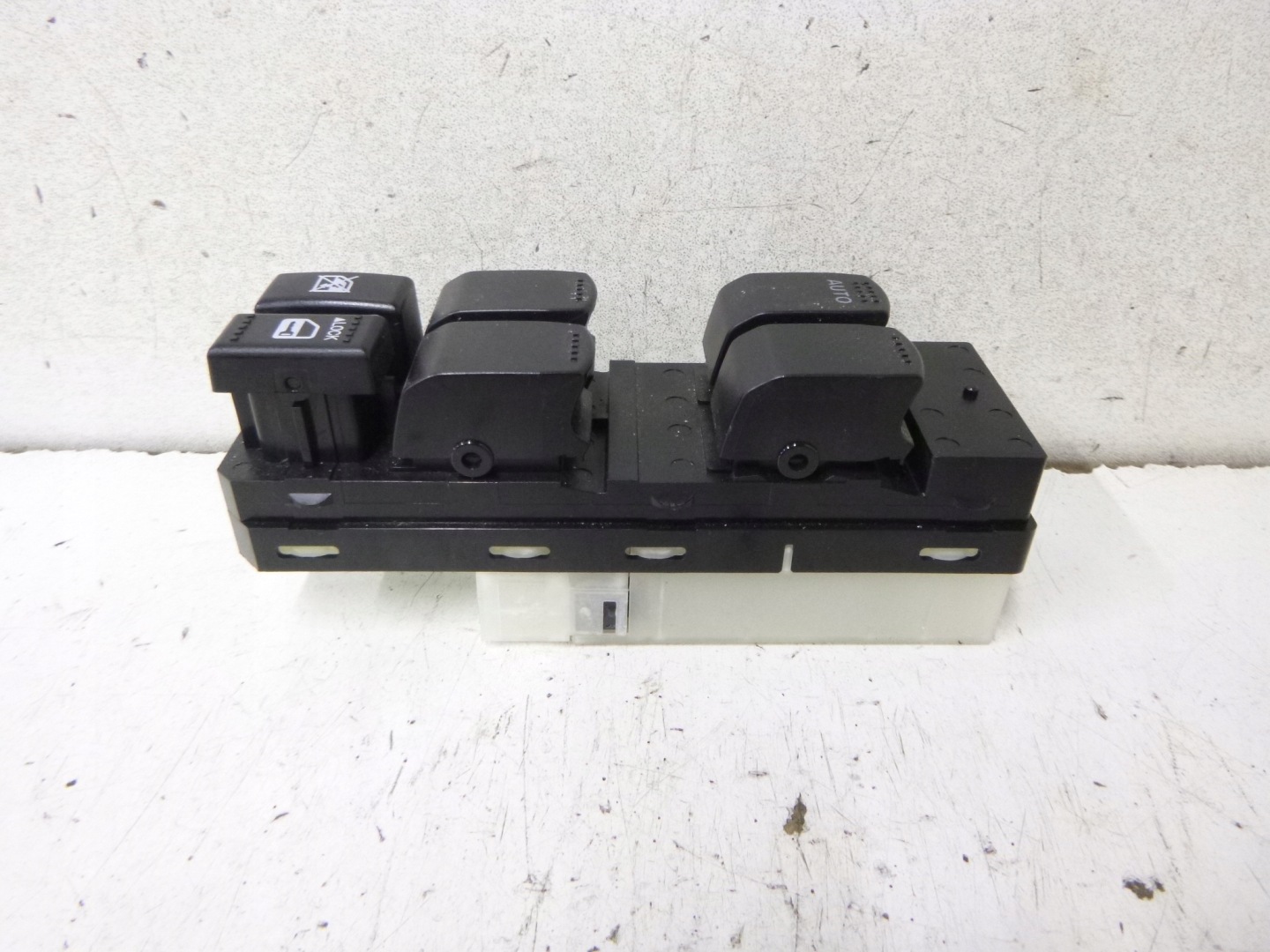 window control switch left SUZUKI SX4 2009r. 64J20 1979T