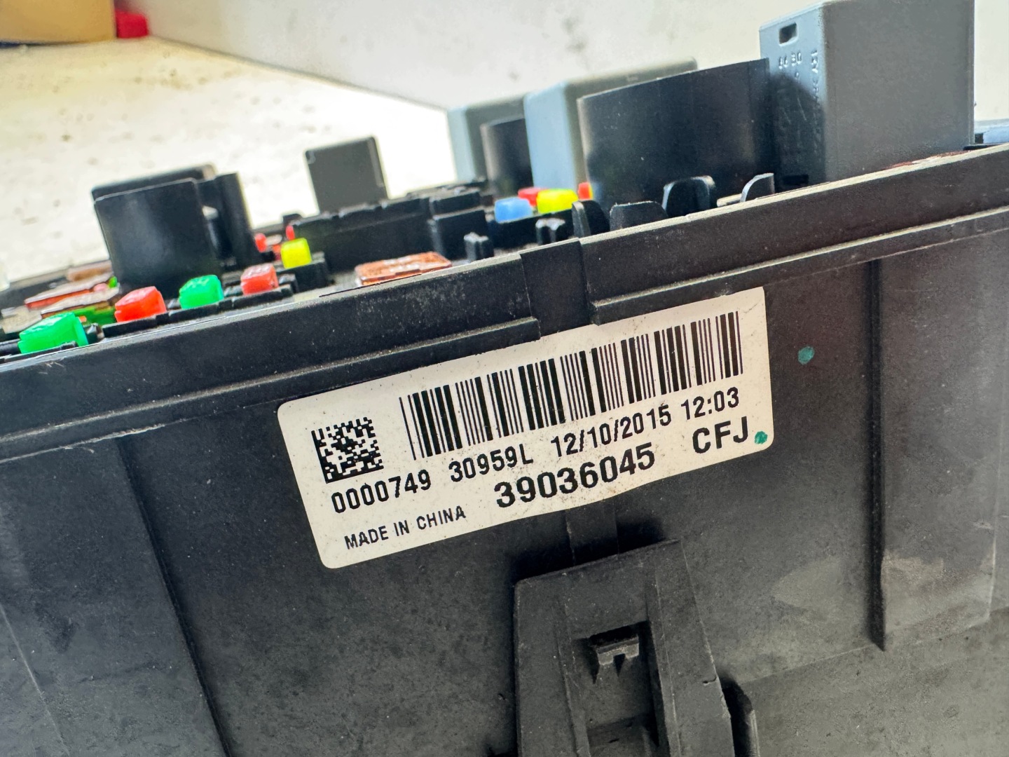 OPEL CORSA E kasten gehäuse dose der sicherungen BSI 39036045 CFJ 1.4