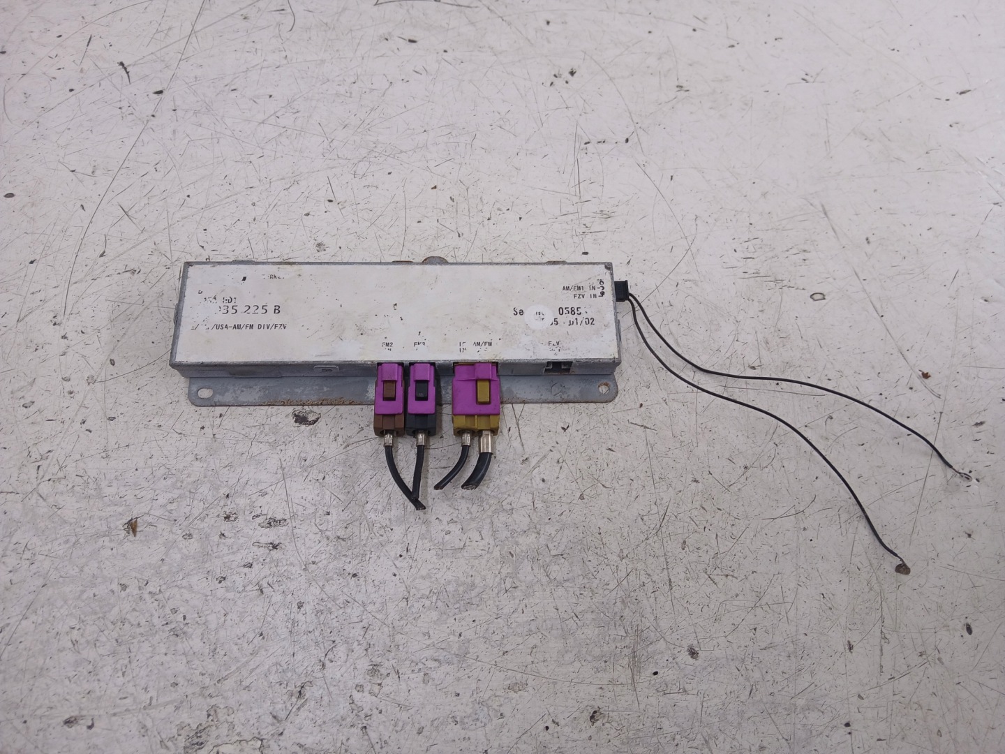 AUDI A4 B6 B7 module antenna amplifier 8E9035225B