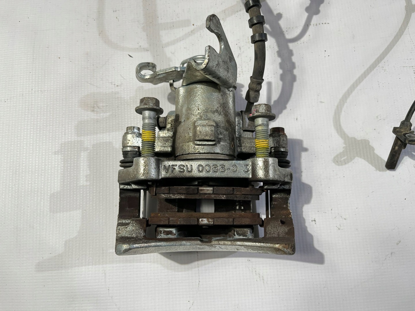 caliper brake rear rear part left Ford Mustang V v6 v8 2005-2014