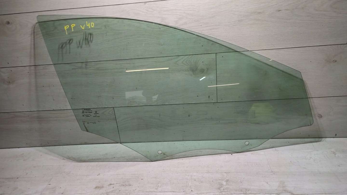 Volvo V40 2018 front side right window door