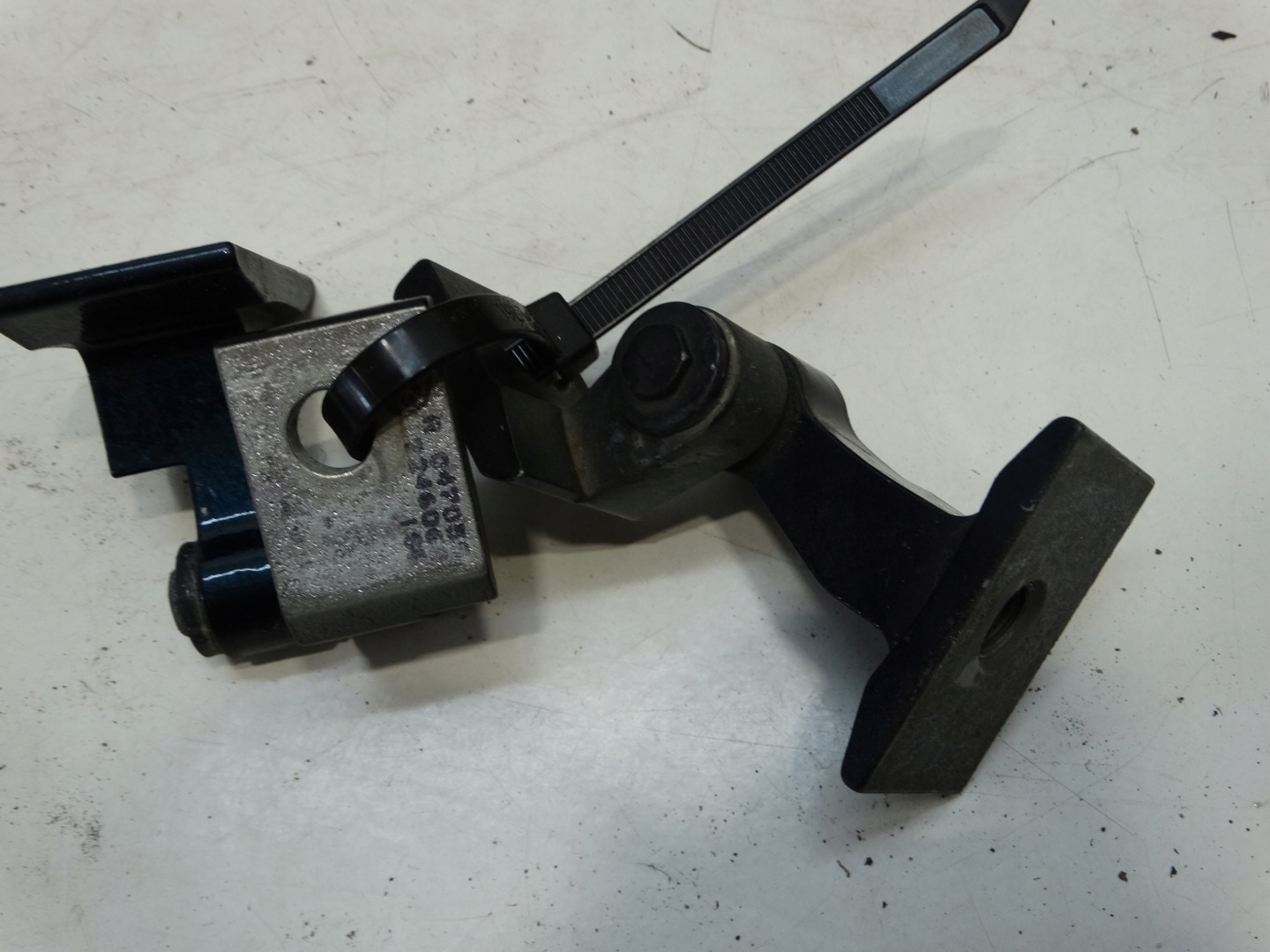 hinge door upper right front BMW 1 F20 2013R. 7246066