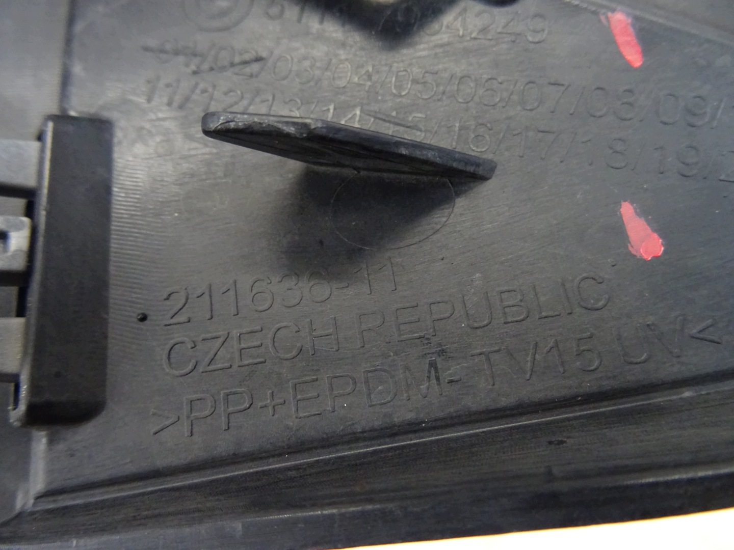 grid of a bumper front front left BMW X1 F48 51117954249