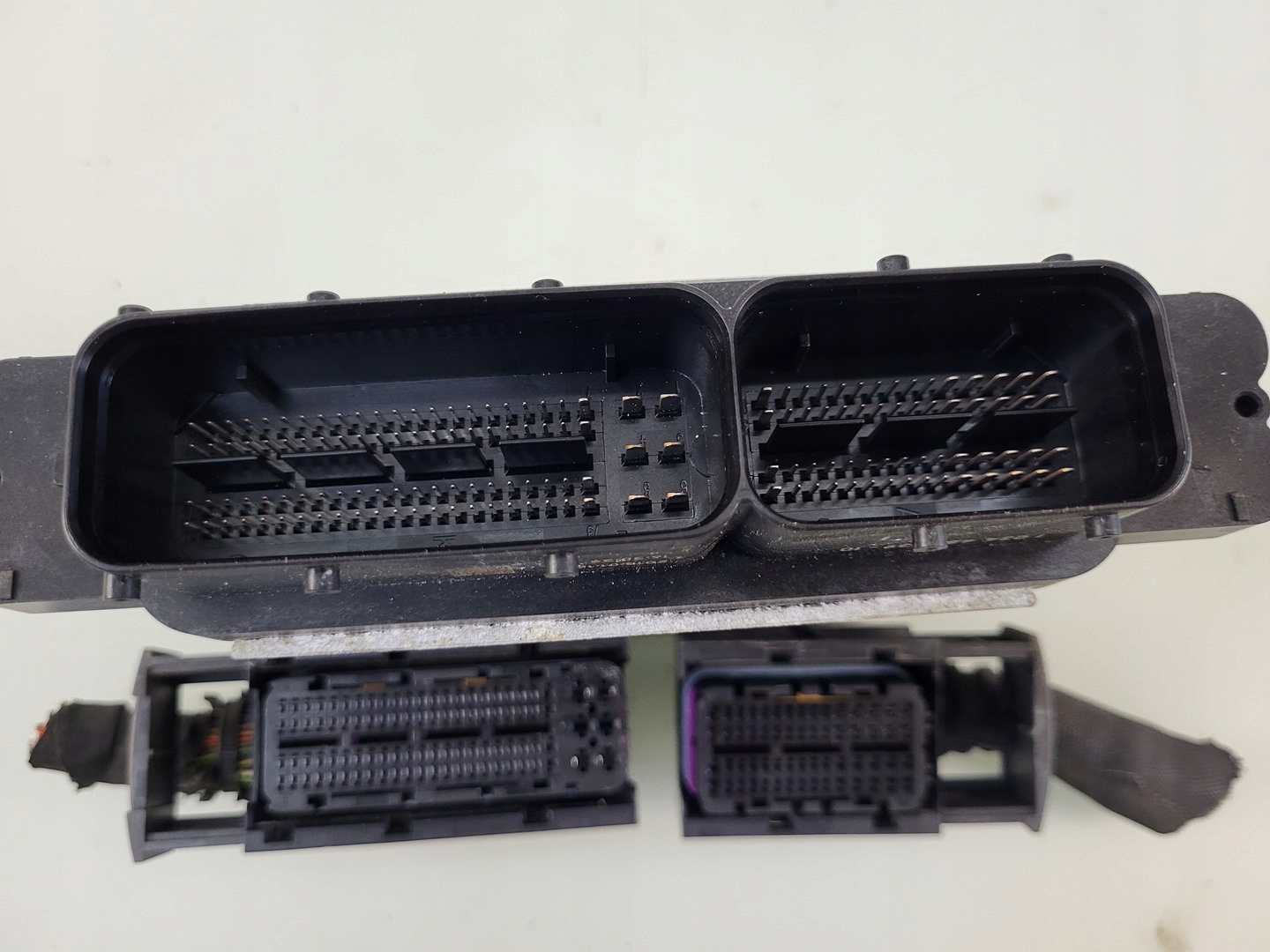 AUDI Q3 8U 1.4 TFSI CZD control unit of the engine module computer ECU Z connecting spoiler