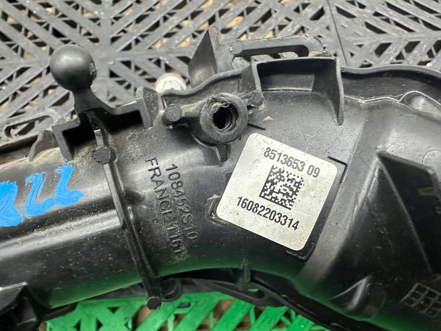 intake manifold BMW 2 F46 8513653