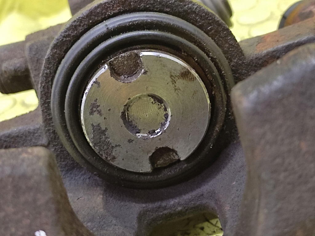 KIA CARENS 2.0 CRDI caliper right rear part