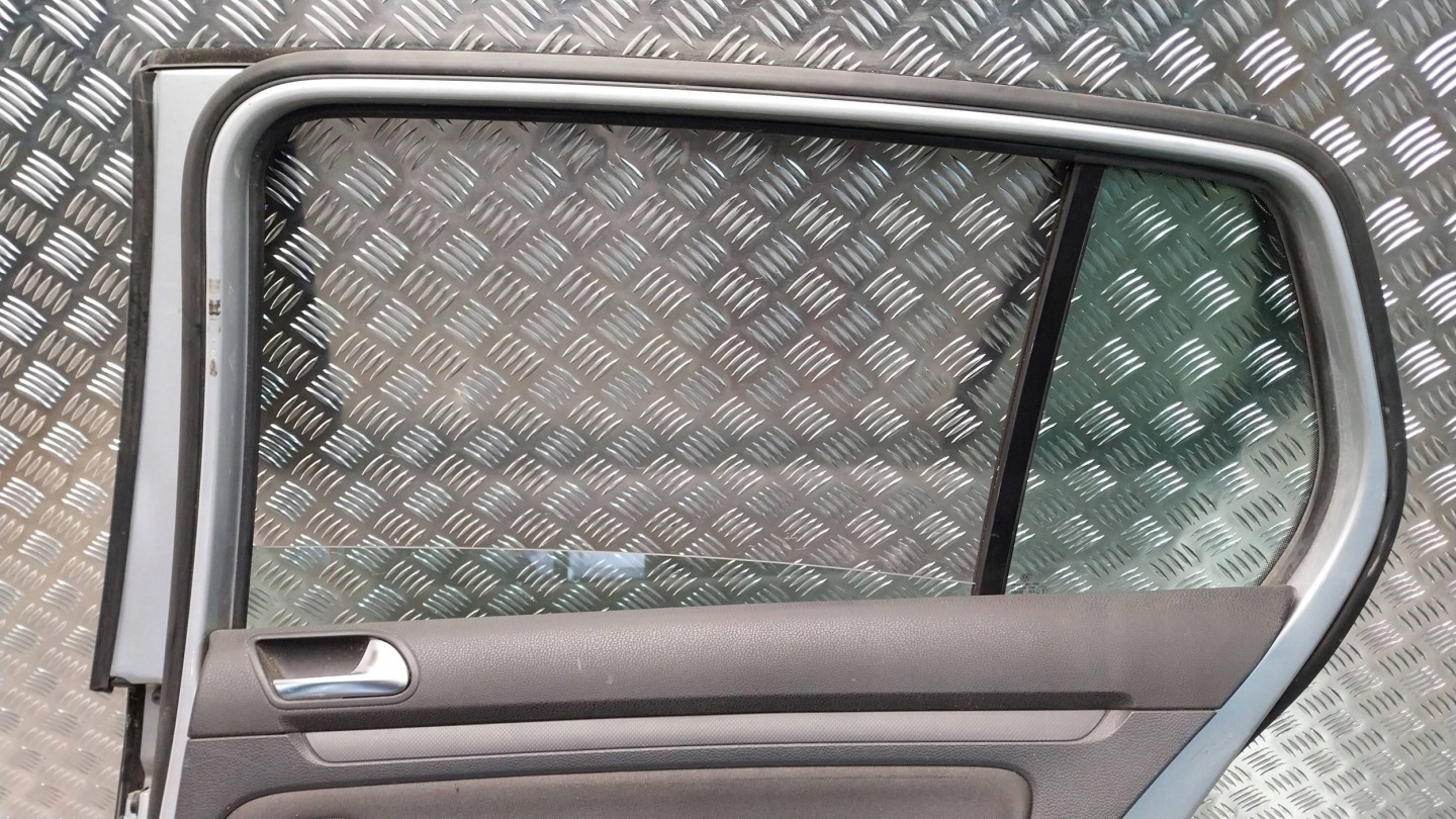 Portière Arrière Droit VW GOLF V HATCHBACK 03