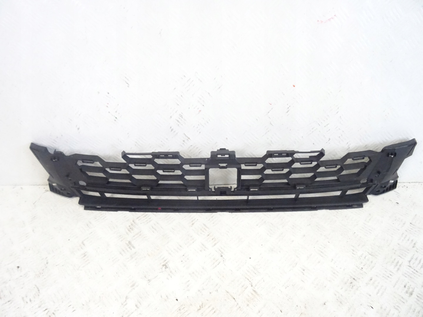 grid of a bumper front front central AUDI A3 8Y S-LINE 8Y0807647A