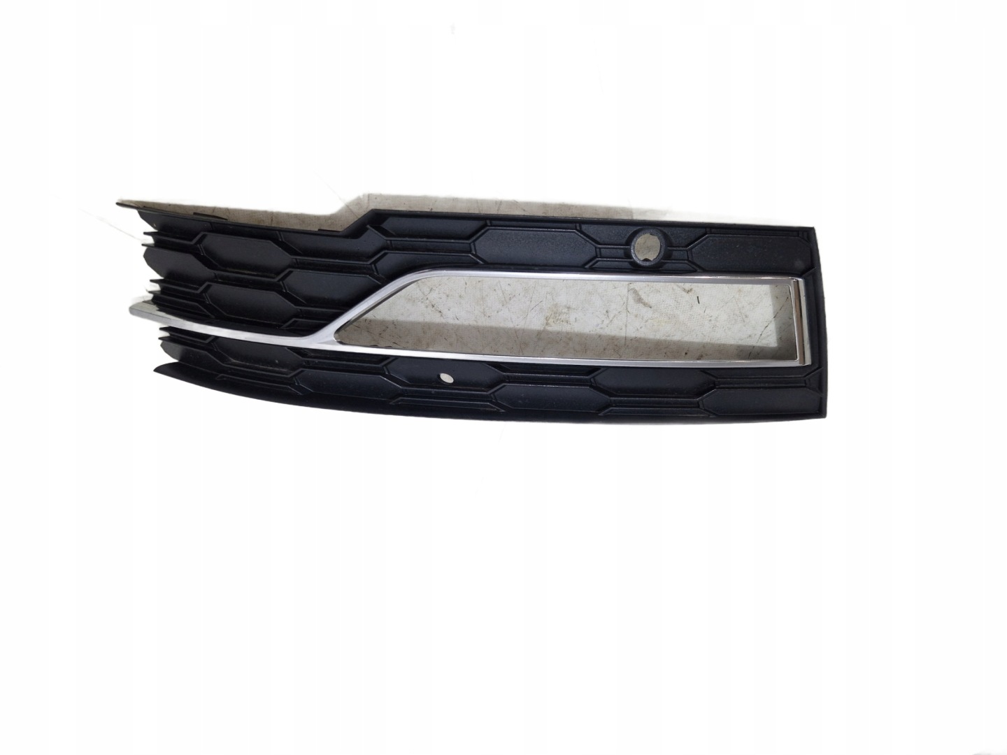 SKODA OCTAVIA IV 4 grid of a bumper CHROM left front front 5E3807681C
