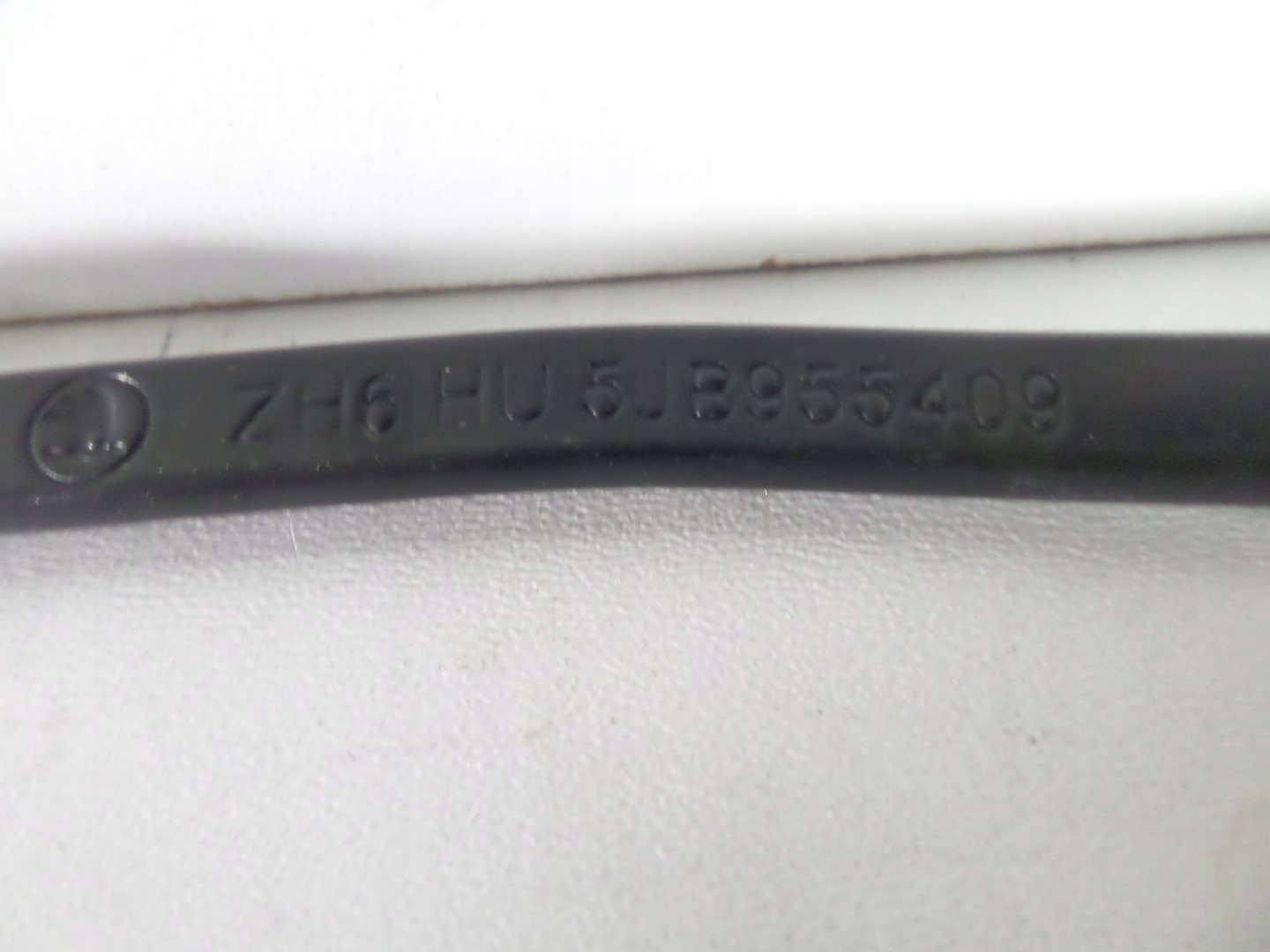arm wiper front left SKODA RAPID 12