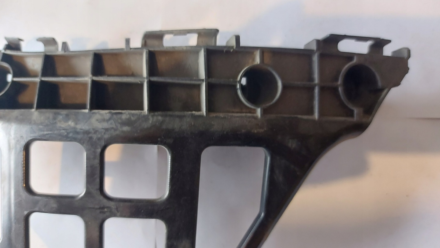 bumper bracket left front TOYOTA AURIS II 12