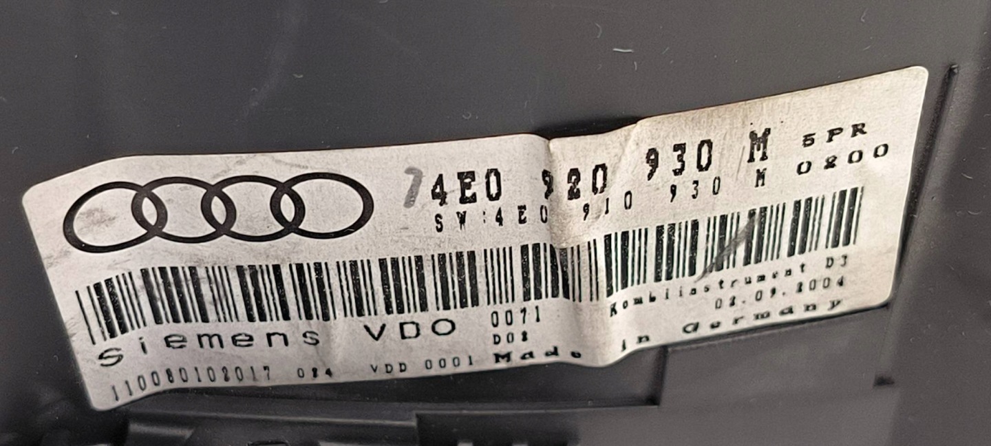budíky hodiny 4E0920930M AUDI A8 D3