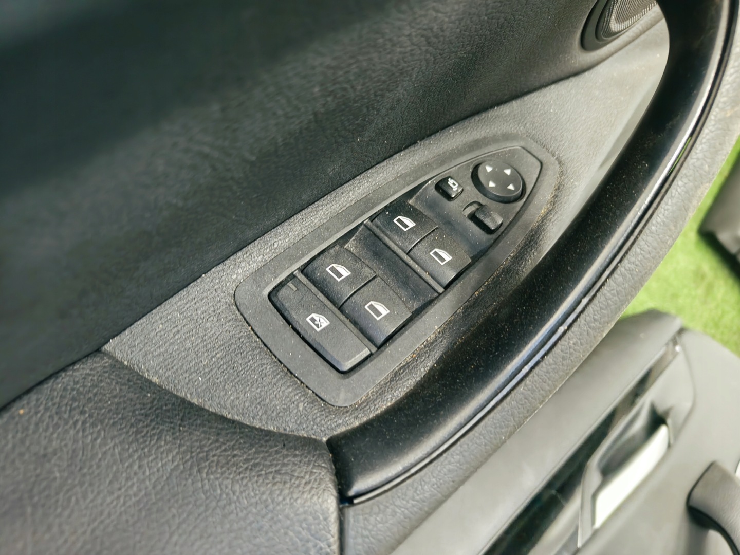 BMW X1 F48 the centre seats side upholstery black leather