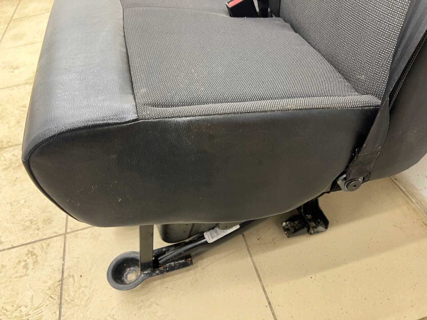 seat right front DWOJKA VIVARO C EXPERT III JUMPY III PROACE II EUROPA