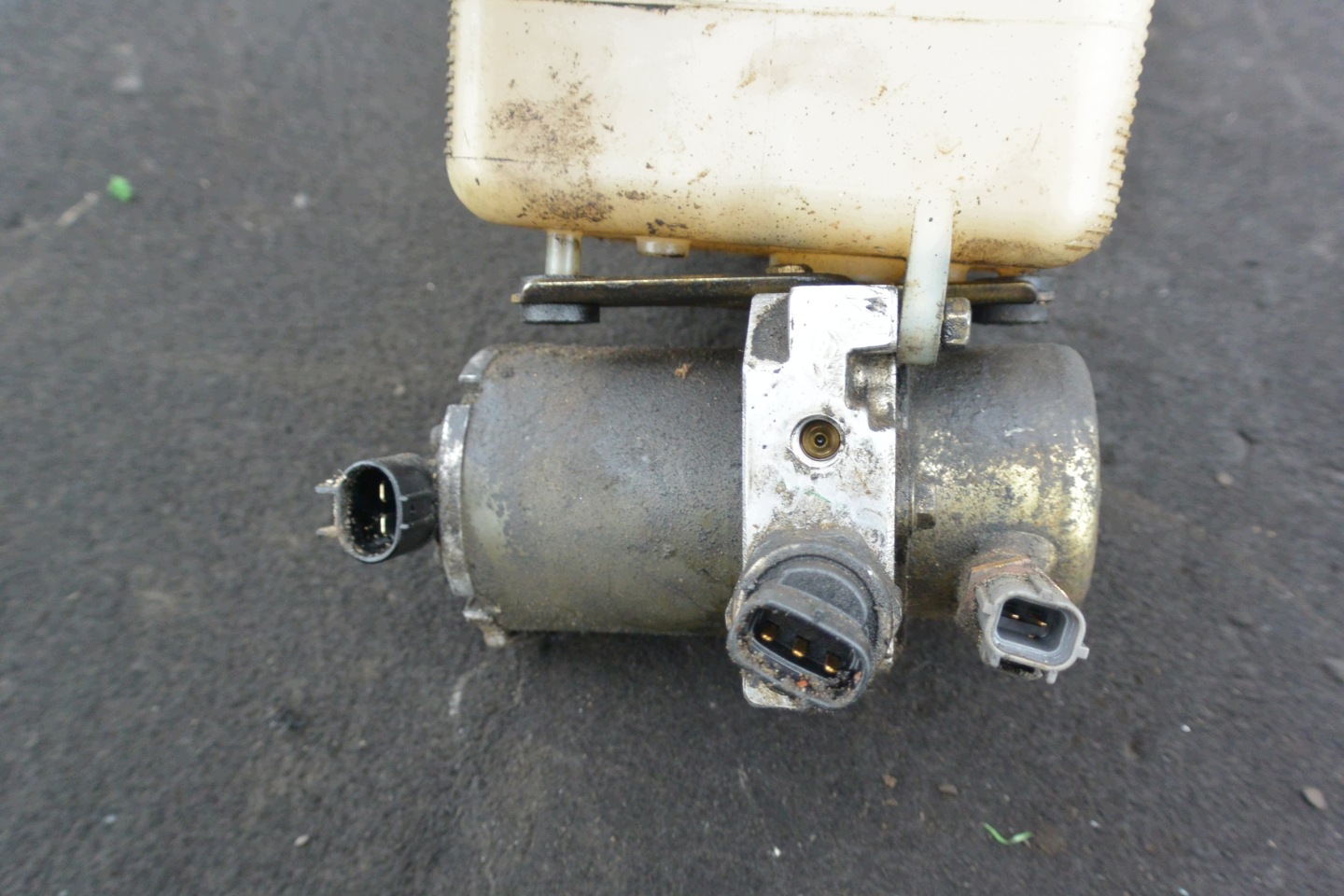pump springing AHC tank LAND CRUISER 100 LEXUS LX470