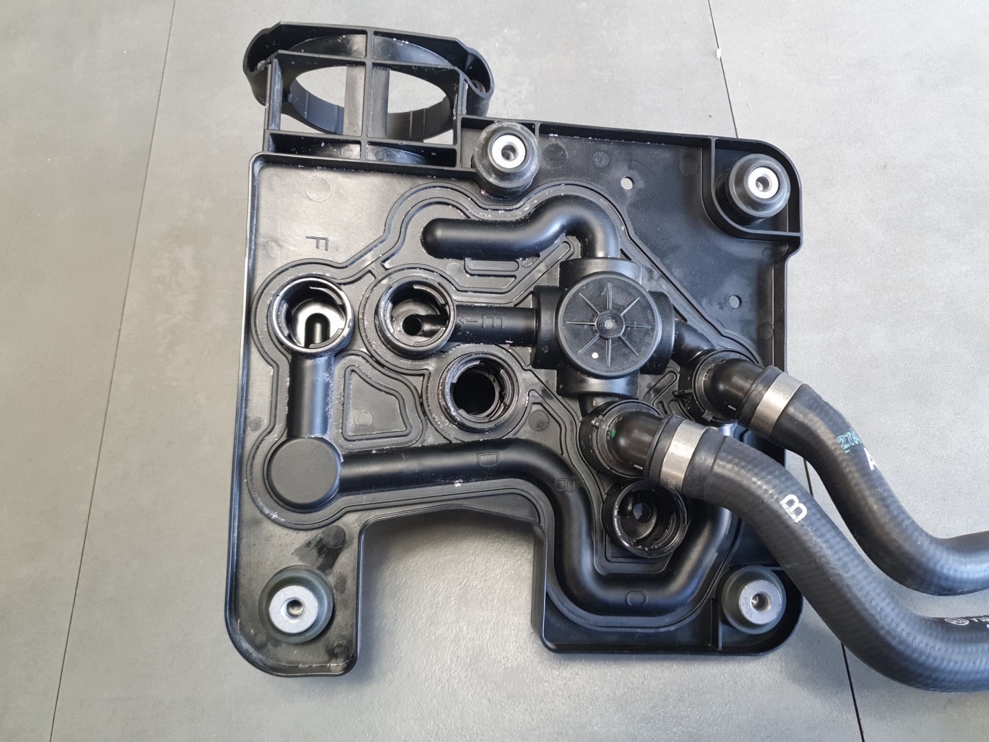 Audi Q6 e-tron verteiler wasserpumpe 85E121406K