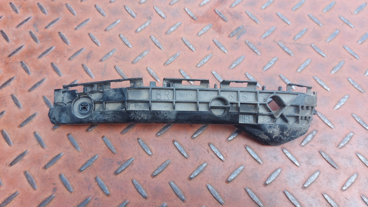 bumper bracket right rear part TOYOTA YARIS III 11-17