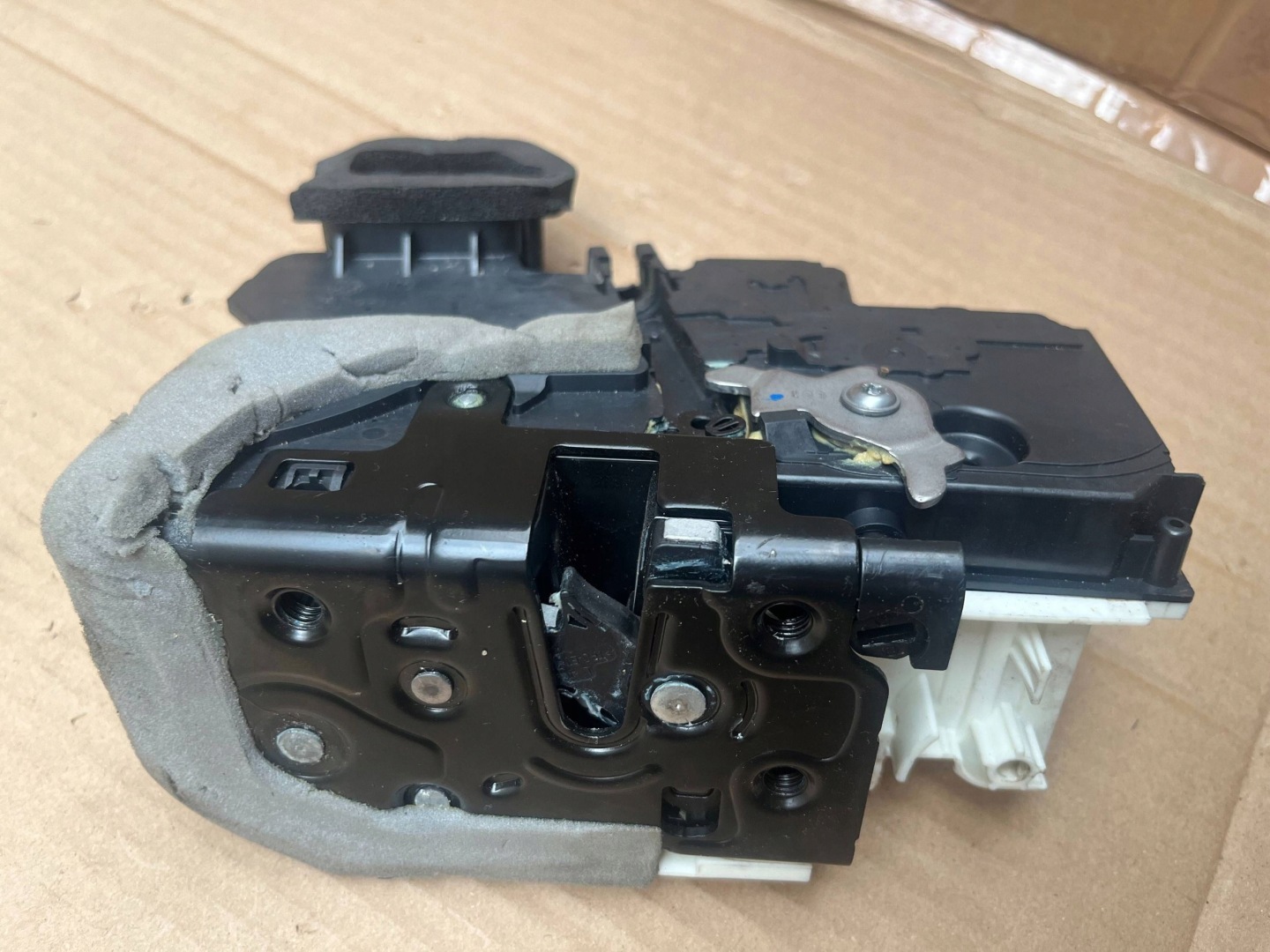 AUDI Q8 A6 A7 lock door left rear part 4K0839015Q original !