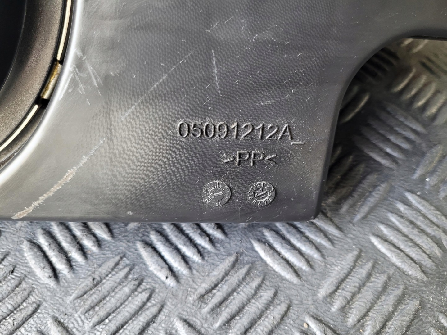 speaker BASOWY SUBWOOFER 05091212AB JEEP CHEROKEE V KL