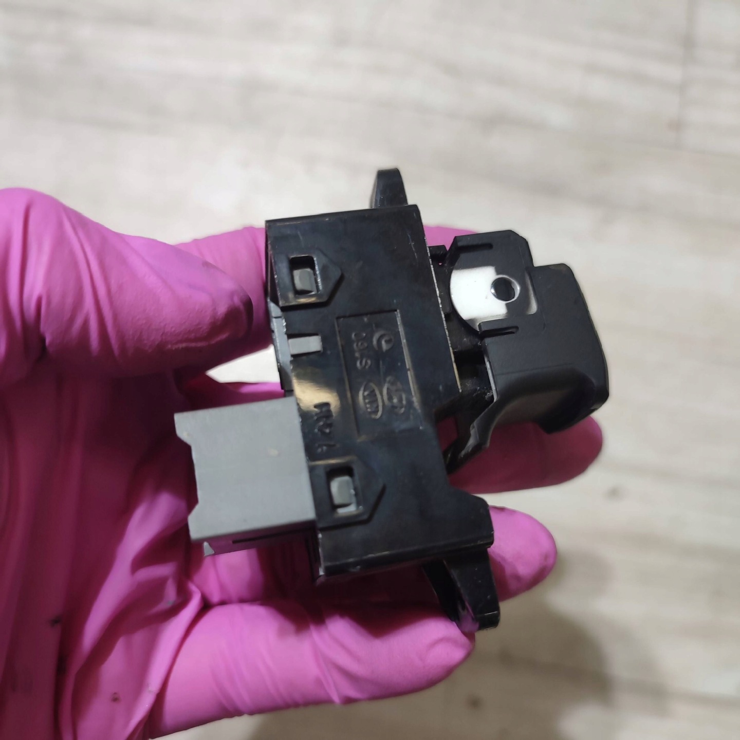window control switch Hyundai i20 93580C7010