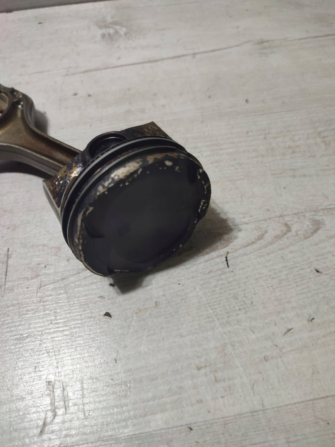 Volkswagen Touran III 2020 piston with connecting rod