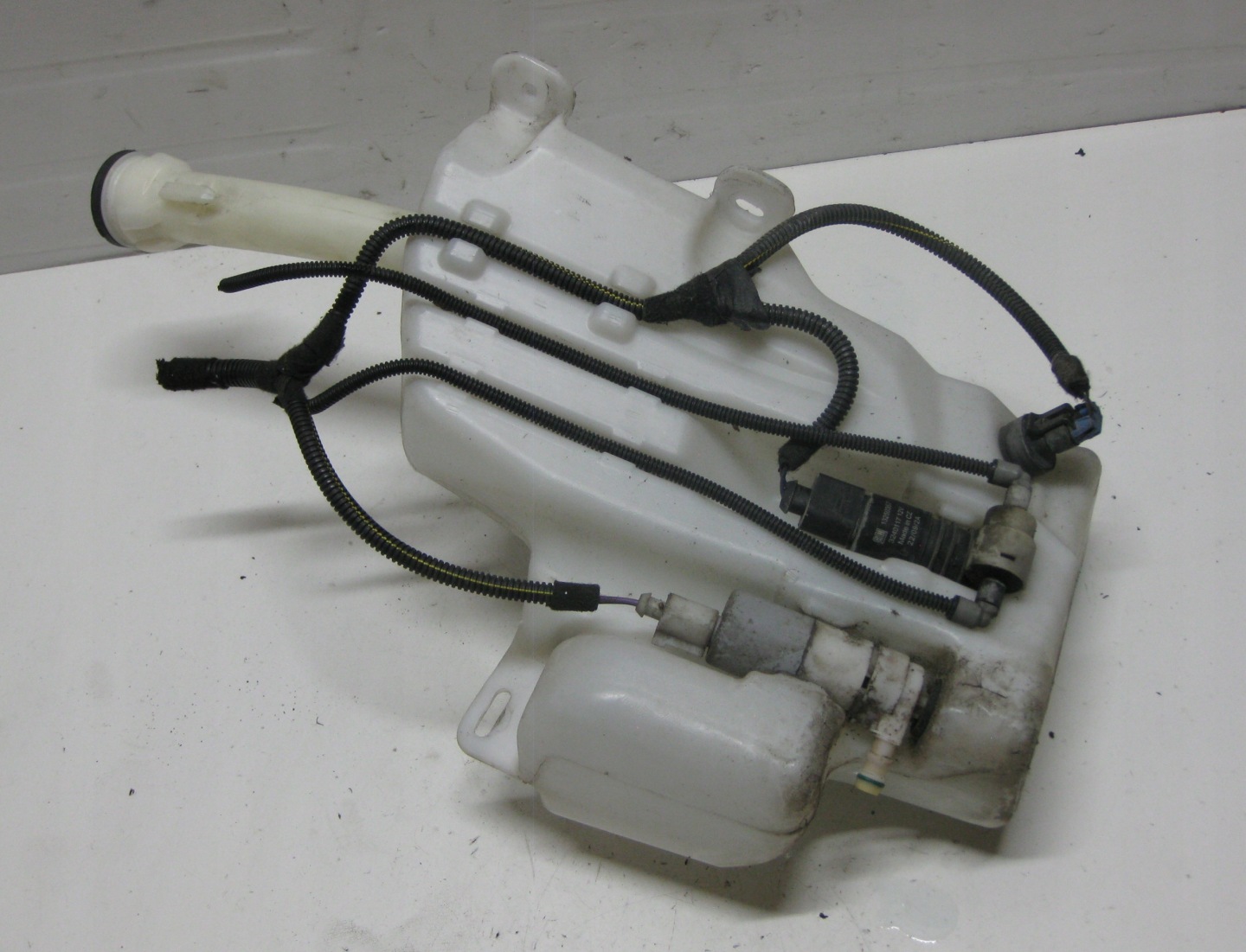 OPEL INSIGNIA A washer fluid tank POMPKI 13240935