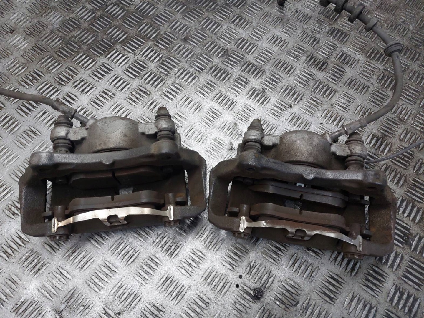 kotuče brzdové předek + plotýnky + třmeny AUDI A5 8T 3.0 TDI
